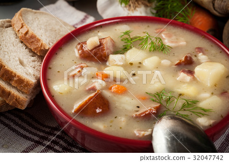 Sour soup made of rye flour 32047742