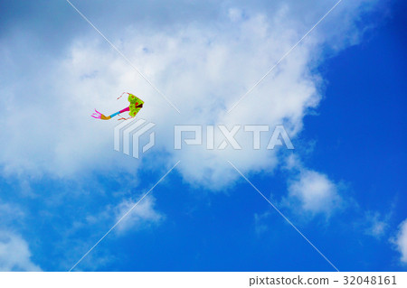 彩色 風箏 飛翔 自由 天空 藍天 白雲 32048161