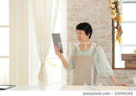 Housewife kitchen tablet 32048168