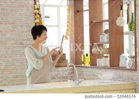 Housewife kitchen tablet Housewife kitchen tablet 32048174