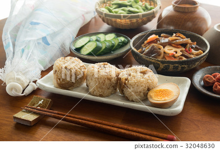 Dining Table Cover Fly Book Table Cover Cover Stock Photo 32048630 Pixta