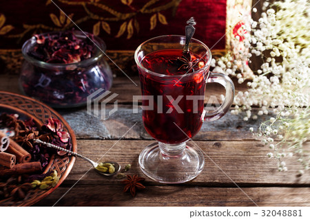 Mulled wine with a badge and cardamom in a glass Mulled wine with a badge and cardamom in a glass 32048881
