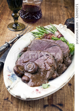 Roast Venison with Vegetable in Deer Sauce 32049371