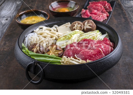 Sukiyaki in traditional Cast Iron Pot 32049381