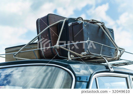 vintage travel classic suitcase  packing car roof  32049610