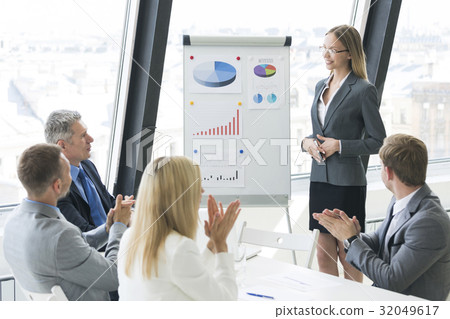 Business team at presentation 32049617