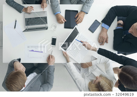 Business people brainstorming at office desk 32049619