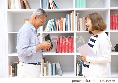 Senior men taking pictures 32049676