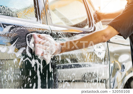 cleaning a car with sponge cleaning a car with sponge 32050108