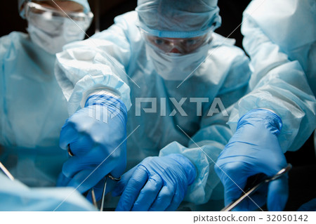 Health workers in doctor's surgery Health workers in doctor's surgery 32050142