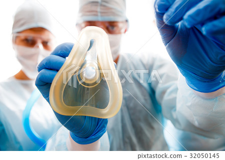 Surgeon with mask for anesthetic Surgeon with mask for anesthetic 32050145