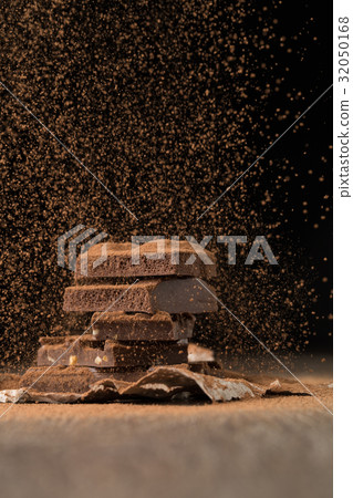 Broken chocolate with sprinkled cocoa 32050168