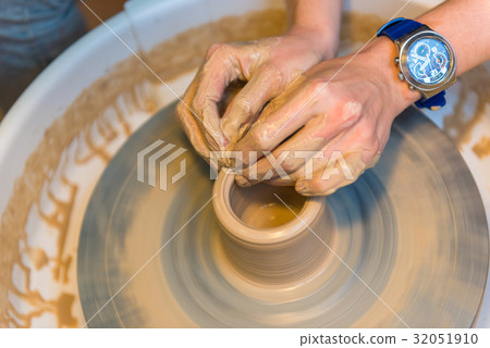 Pottering - creating a clay cup in process 32051910