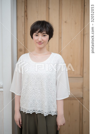 Young Lady Short Hair Perm Stock Photo 32052053 Pixta