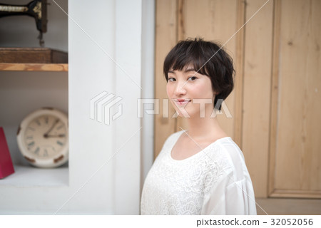 Young Lady Short Hair Perm Stock Photo 32052056 Pixta