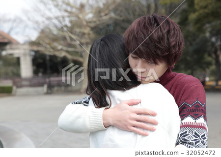 情侶擁抱 32052472