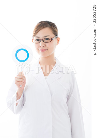 White female female circle 32052729