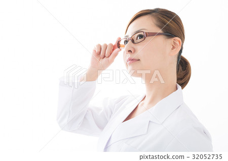 白大褂的女人 32052735