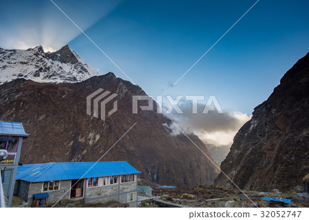 Mt.Machapuchare with the sun light 32052747
