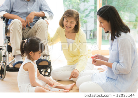 Family three generations Family three generations 32053144