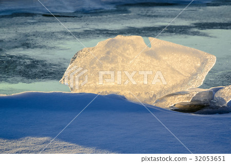 Ice figure in the rays of the setting sun. 32053651