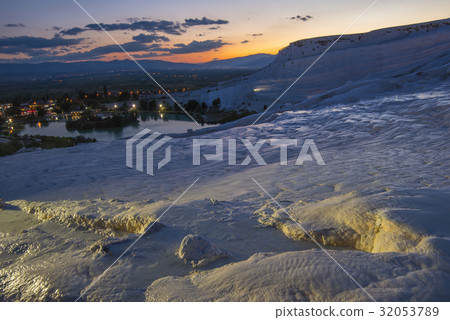 Pamukkale night view 32053789