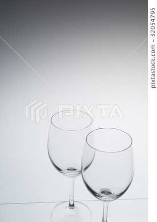wine glass 32054795