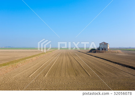 Rural Italian landscape from Po river lagoon. 32056078