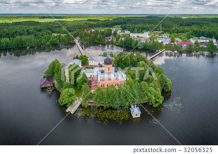 Aerial view of Svyato-Vvedenskiy monastery 32056325