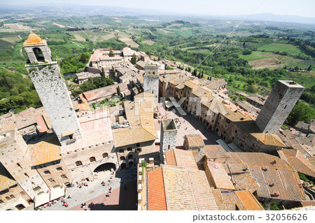 medieval Tuscany town - San Gimignano- top view medieval Tuscany town - San Gimignano- top view 32056626