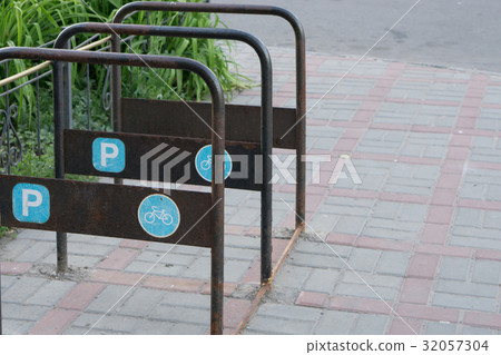 metal bicycle parking  32057304