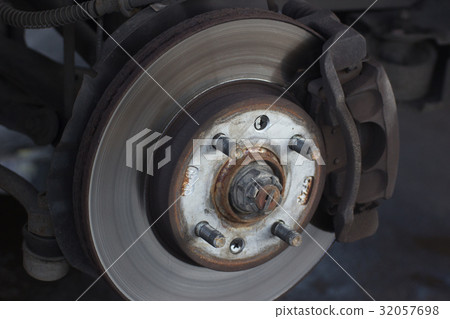 replacement of a car wheel 32057698