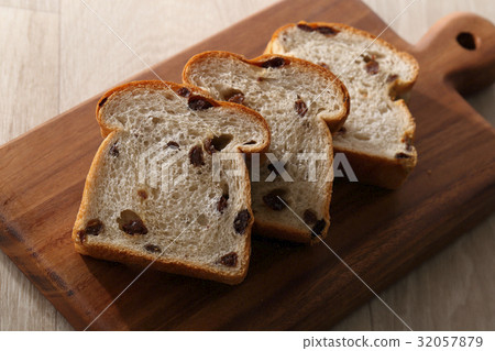 葡萄乾麵包 32057879