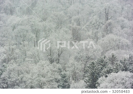 在冬天的山 32058483