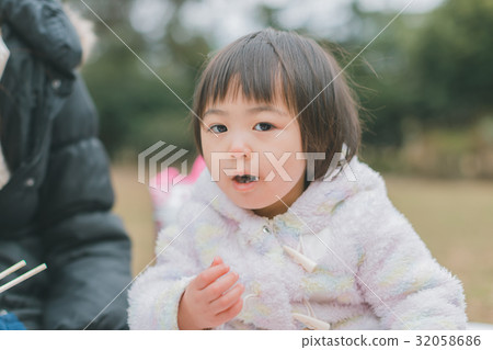 child, whelp, younger 32058686