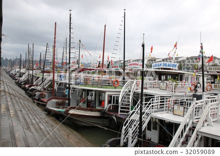 Halong Bay, Vietnam Halong Bay, Vietnam 32059089