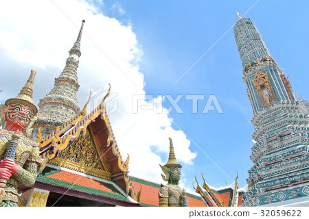 wat phra kaew, emerald temple, kingdom of thailand 32059622