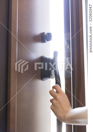 Entrance door 32060947