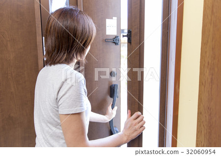 Entrance door 32060954