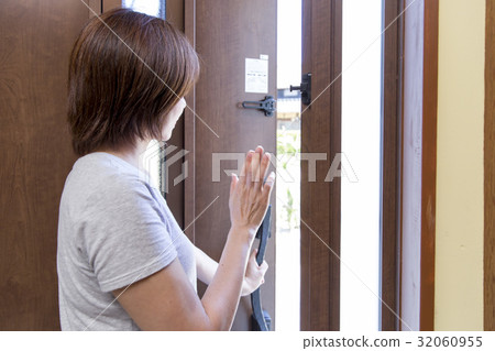 Entrance door 32060955