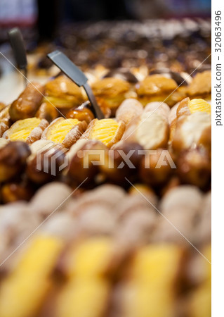 Close-up of baguettes arranged in display 32063496