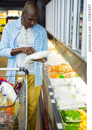 Man shopping in grocery section Man shopping in grocery section 32063497