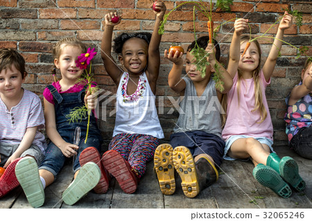 Group of Children are in a Field Trips Group of Children are in a Field Trips 32065246