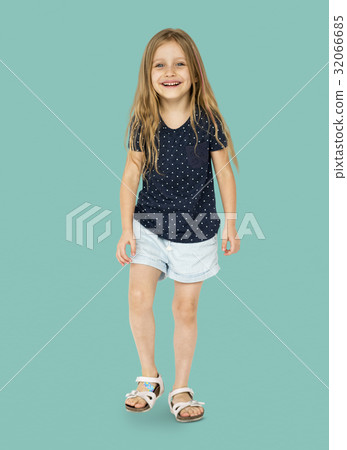 Young caucasian girl in a shoot Young caucasian girl in a shoot 32066685
