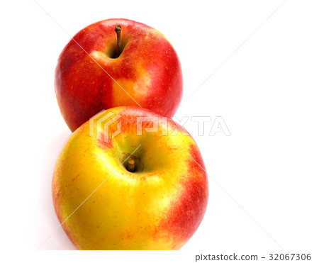 apples isolated 32067306