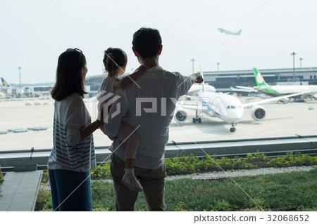 Family Travel Travel Airport Family Travel Image Family Travel Travel Airport Family Travel Image 32068652