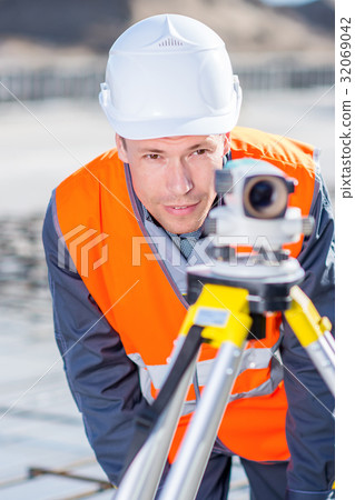 Surveyor with theodolite level Surveyor with theodolite level 32069042