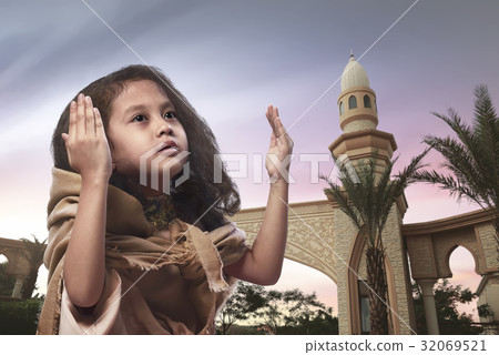 Little asian muslim girl raising hand and praying 32069521
