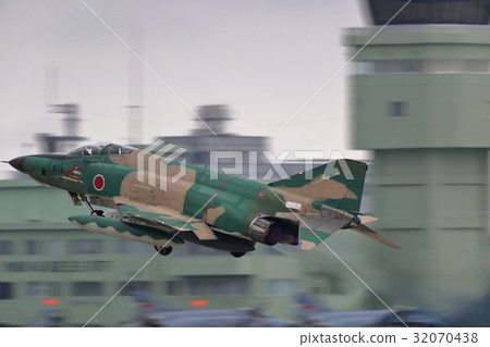 空中自衛隊戰鬥機起飛RF-4E 32070438