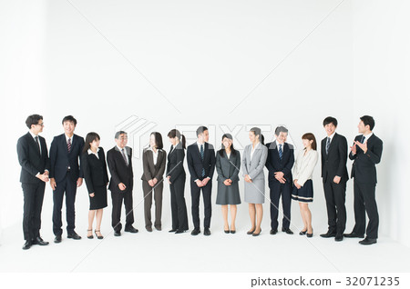 大型商務人士 大型商務人士 32071235